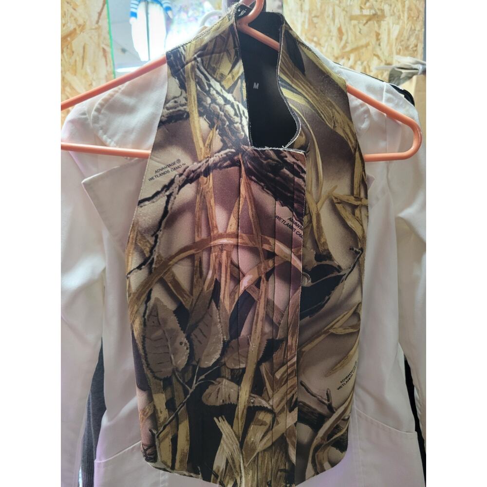 Avery Real Tree Camo Medium Dog Vest Wetlands Advantage Camo